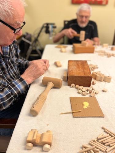 Someren Glen residents building toy cars